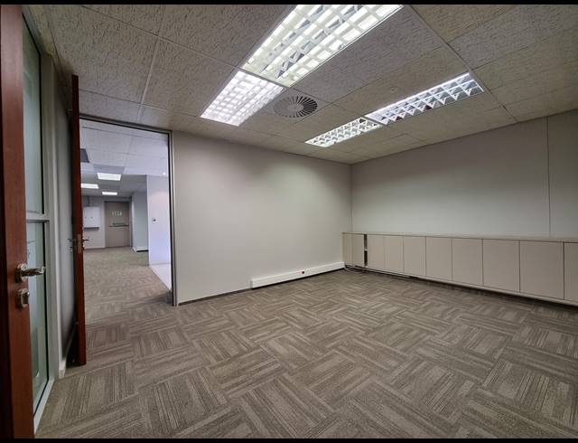 254M² OFFICE TO LET IN PLATTEKLOOF 2